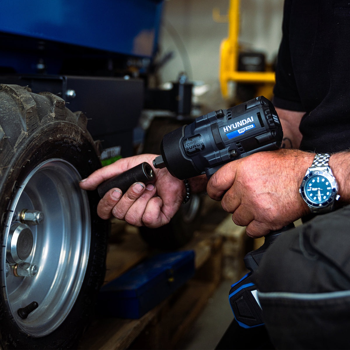 Hyundai 20V 50Nm Hammer Drill and 700Nm Impact Wrench Kit